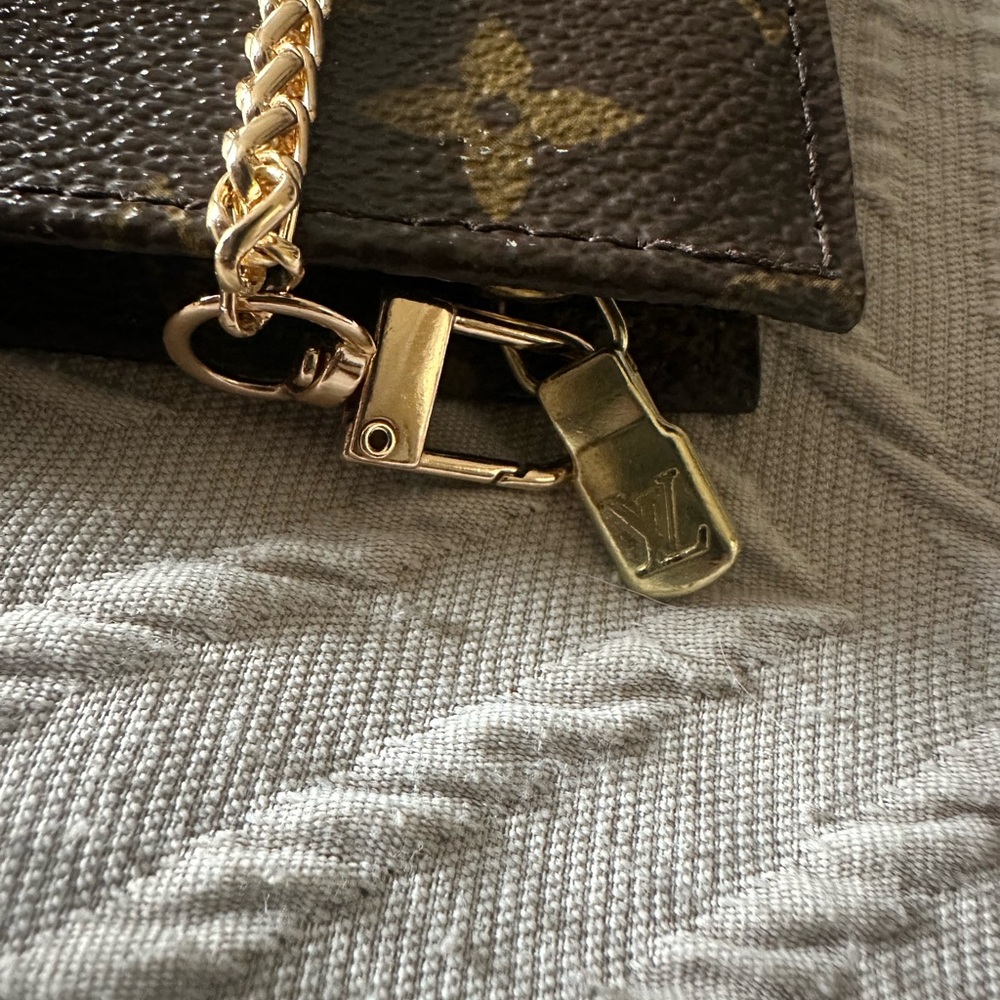 Louis Vuitton pochette with coa - Picture 3 of 9